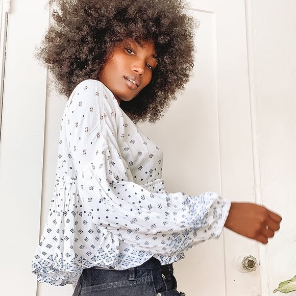 Lulu’s white boho drawstring long sleeve top - Picture 2 of 3